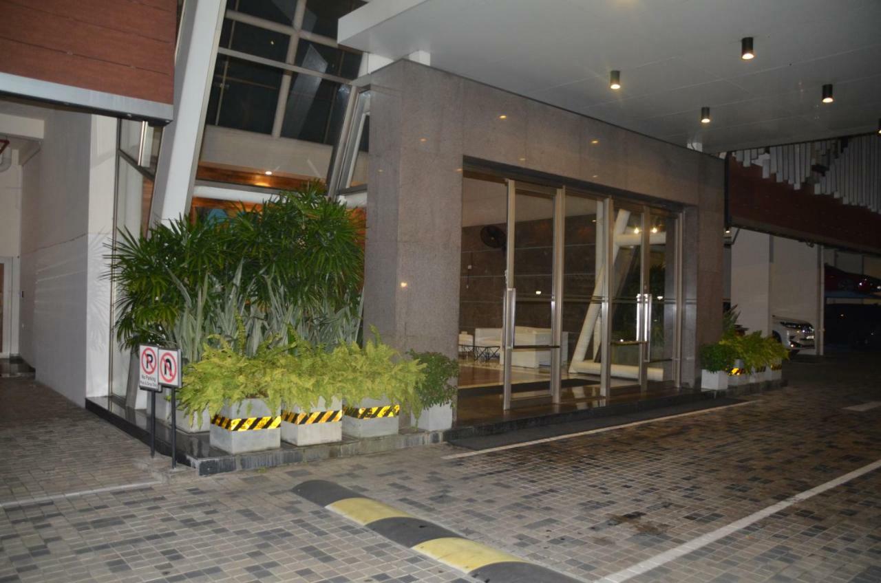 Atrium - Iconic Apartment 斯里贾亚瓦德纳普拉科特 外观 照片